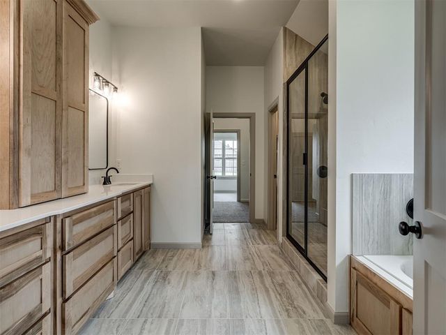 12509 Dolche Vita Drive, Yukon, OK 73099