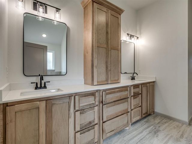 12509 Dolche Vita Drive, Yukon, OK 73099