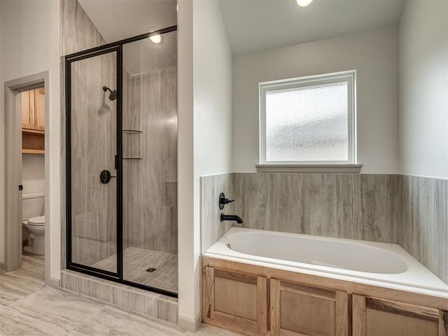 12509 Dolche Vita Drive, Yukon, OK 73099