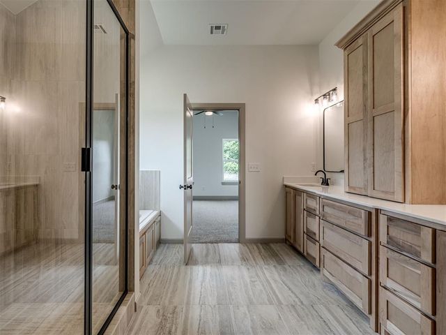 12509 Dolche Vita Drive, Yukon, OK 73099