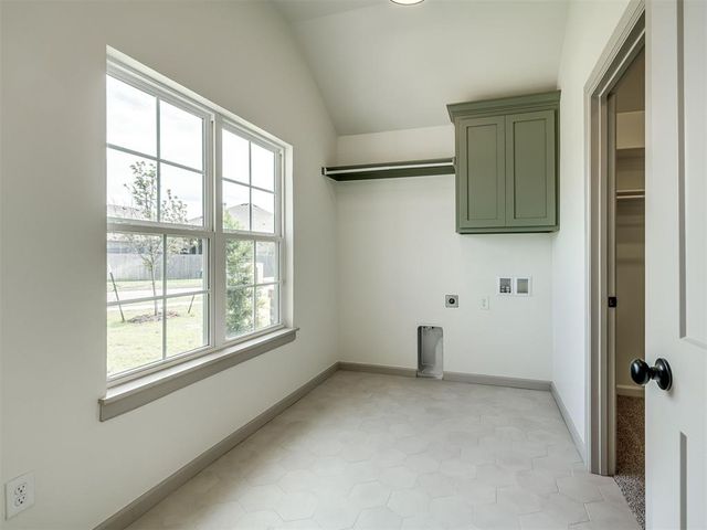 12509 Dolche Vita Drive, Yukon, OK 73099