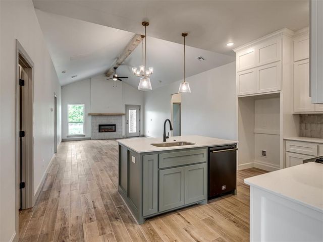 12509 Dolche Vita Drive, Yukon, OK 73099