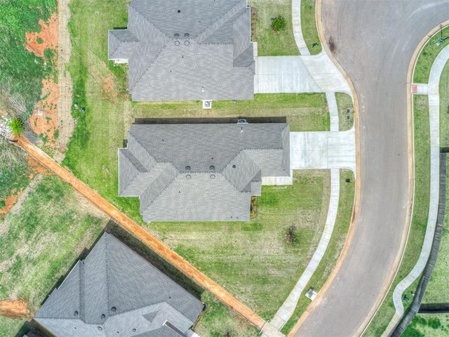 12509 Dolche Vita Drive, Yukon, OK 73099