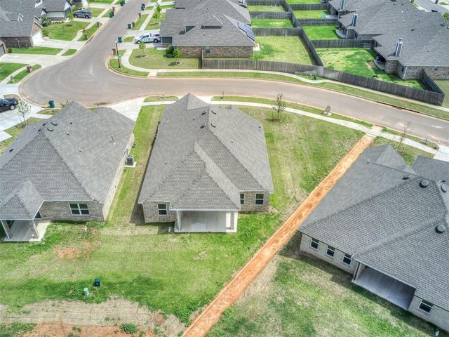 12509 Dolche Vita Drive, Yukon, OK 73099