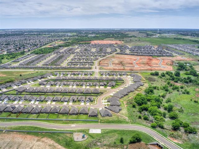 12509 Dolche Vita Drive, Yukon, OK 73099