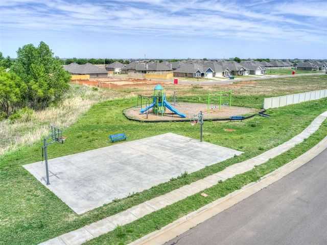 12509 Dolche Vita Drive, Yukon, OK 73099