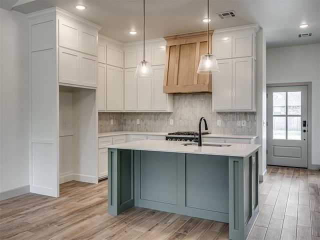 12509 Dolche Vita Drive, Yukon, OK 73099