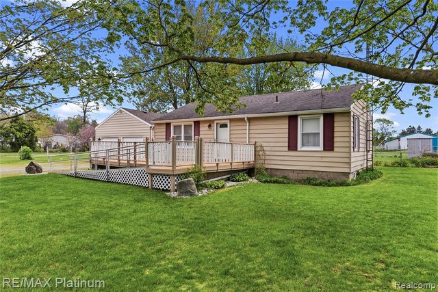 16479 S Jennings Road, Fenton, MI 48430