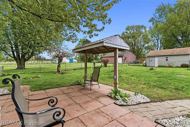 16479 S Jennings Road, Fenton, MI 48430