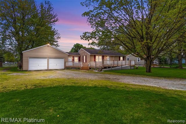 16479 S Jennings Road, Fenton, MI 48430