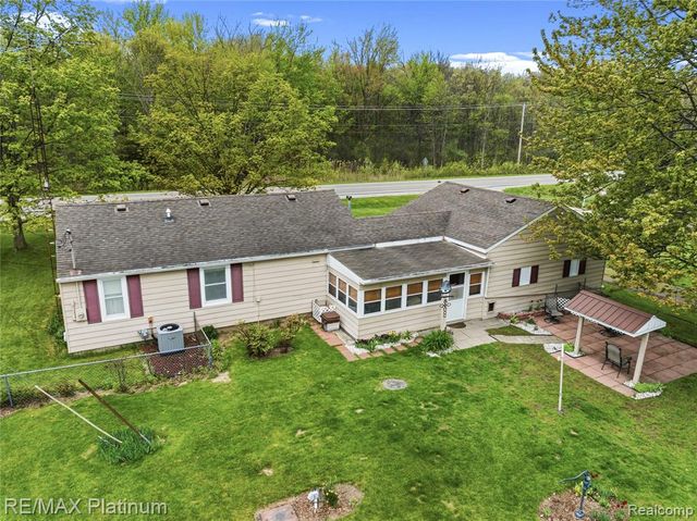 16479 S Jennings Road, Fenton, MI 48430