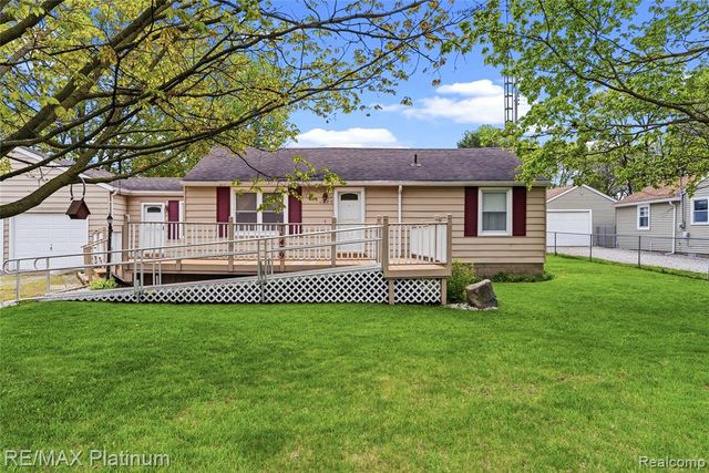16479 S Jennings Road, Fenton, MI 48430