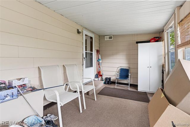 16479 S Jennings Road, Fenton, MI 48430