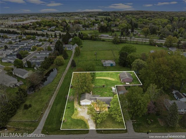 16479 S Jennings Road, Fenton, MI 48430
