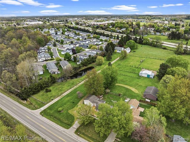 16479 S Jennings Road, Fenton, MI 48430
