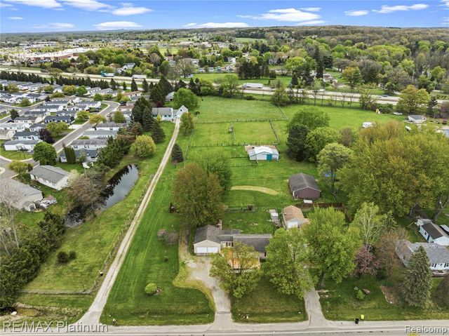 16479 S Jennings Road, Fenton, MI 48430