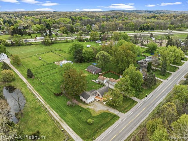 16479 S Jennings Road, Fenton, MI 48430