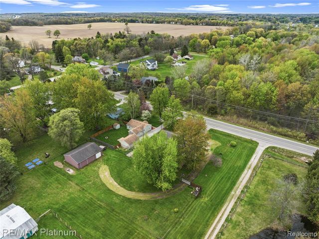 16479 S Jennings Road, Fenton, MI 48430