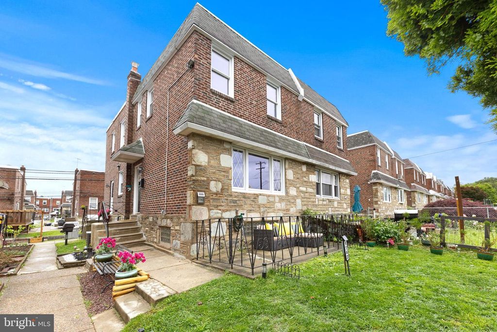 1742 TUSTIN STREET, Philadelphia, PA 19152