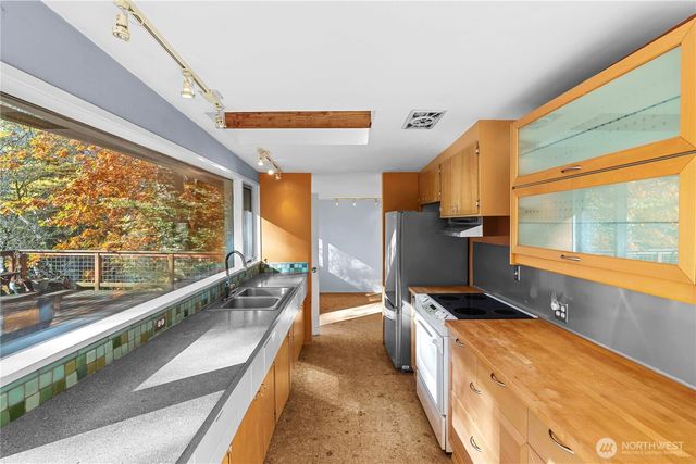 12117 SE 26th Street, Bellevue, WA 98005