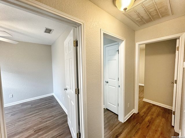 521 WOODLAKE DR, Mcqueeney, TX 78123