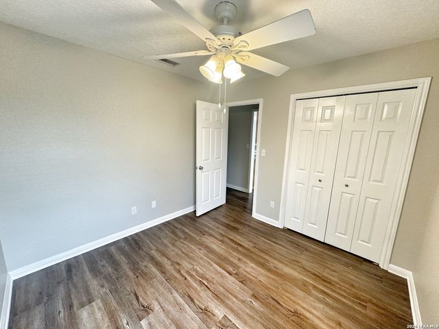521 WOODLAKE DR, Mcqueeney, TX 78123