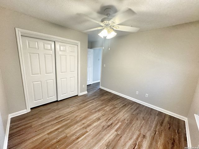 521 WOODLAKE DR, Mcqueeney, TX 78123