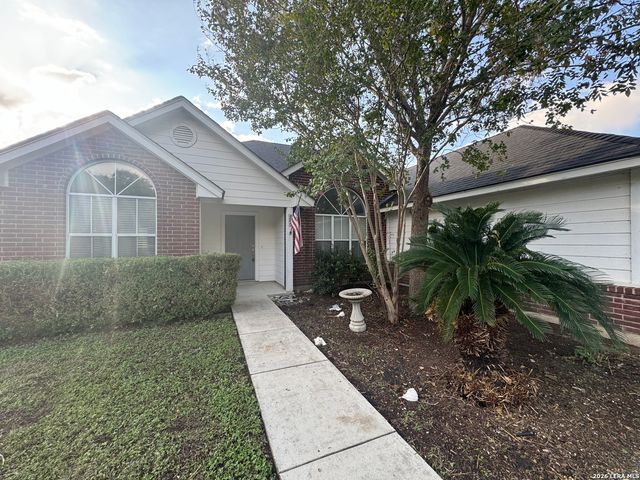 521 WOODLAKE DR, Mcqueeney, TX 78123