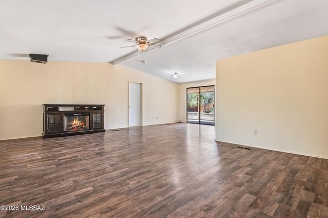 6221 N Van Ark Road, Tucson, AZ 85743