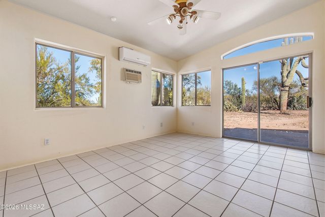 6221 N Van Ark Road, Tucson, AZ 85743