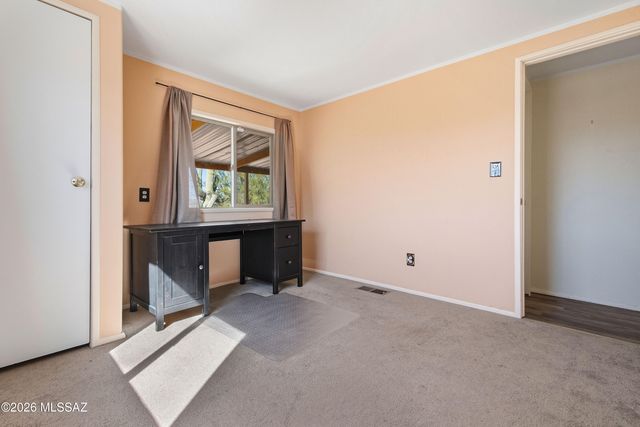 6221 N Van Ark Road, Tucson, AZ 85743