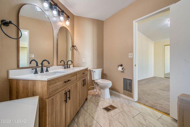 6221 N Van Ark Road, Tucson, AZ 85743