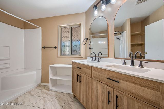 6221 N Van Ark Road, Tucson, AZ 85743