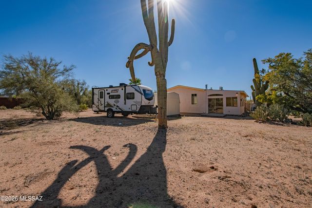 6221 N Van Ark Road, Tucson, AZ 85743