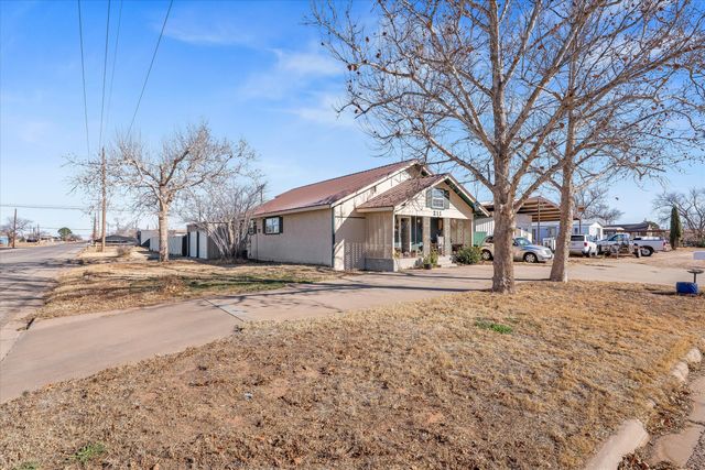 211 8th Street, Levelland, TX 79336