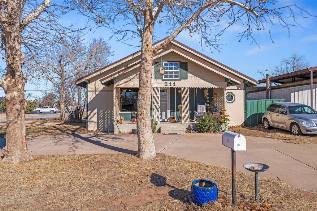 211 8th Street, Levelland, TX 79336