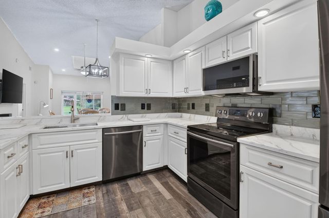 6427 Pointe Pleasant Circle, Delray Beach, FL 33484