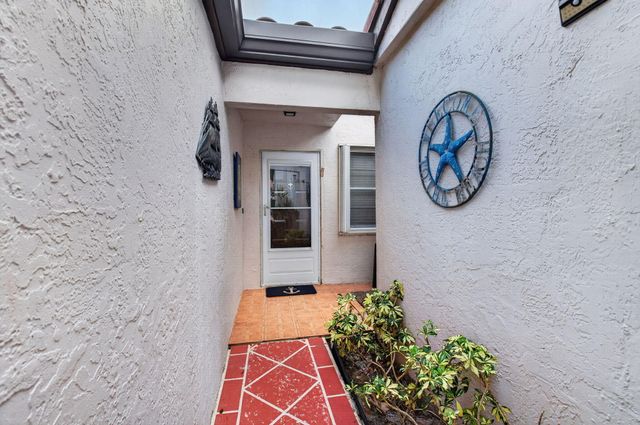6427 Pointe Pleasant Circle, Delray Beach, FL 33484