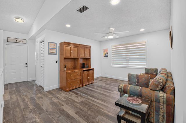 6427 Pointe Pleasant Circle, Delray Beach, FL 33484