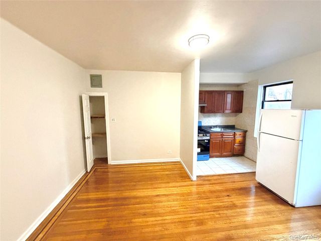 70-35 Broadway C19, Jackson Heights, NY 11372