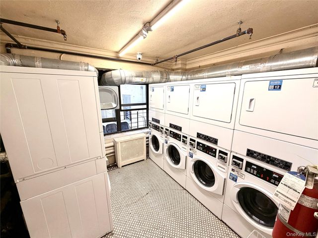 70-35 Broadway C19, Jackson Heights, NY 11372