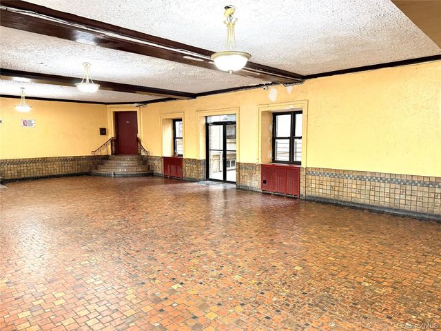 70-35 Broadway C19, Jackson Heights, NY 11372