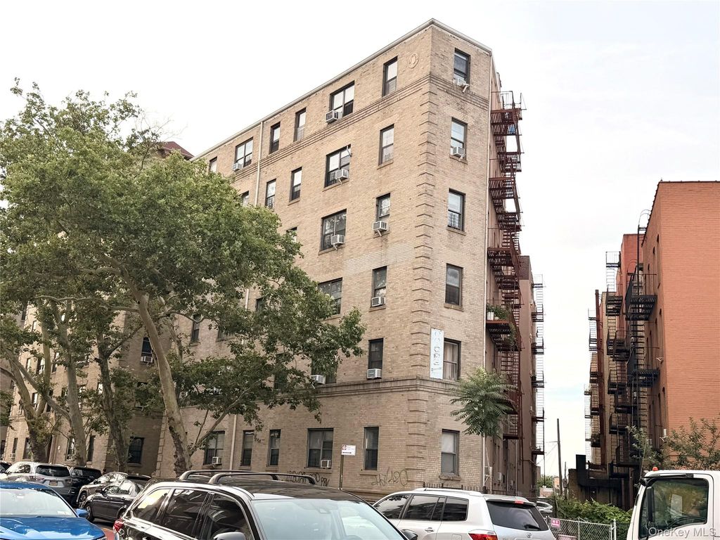 70-35 Broadway C19, Jackson Heights, NY 11372