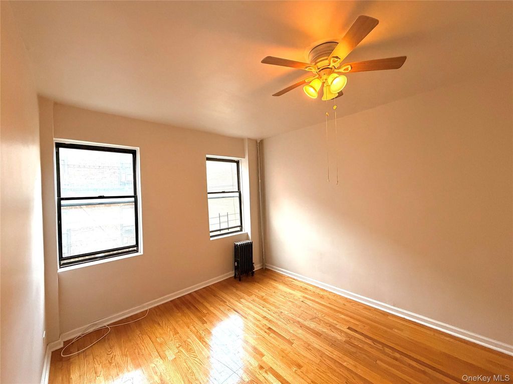 70-35 Broadway C19, Jackson Heights, NY 11372 — photo 2