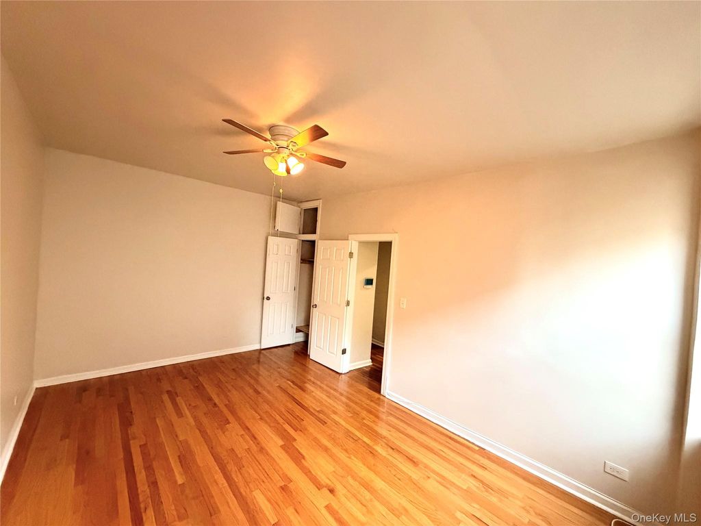 70-35 Broadway C19, Jackson Heights, NY 11372 — photo 3