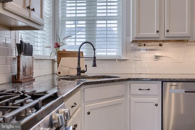 221 SAWGRASS DR, Millersville, PA 17551