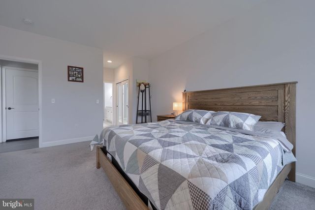 221 SAWGRASS DR, Millersville, PA 17551