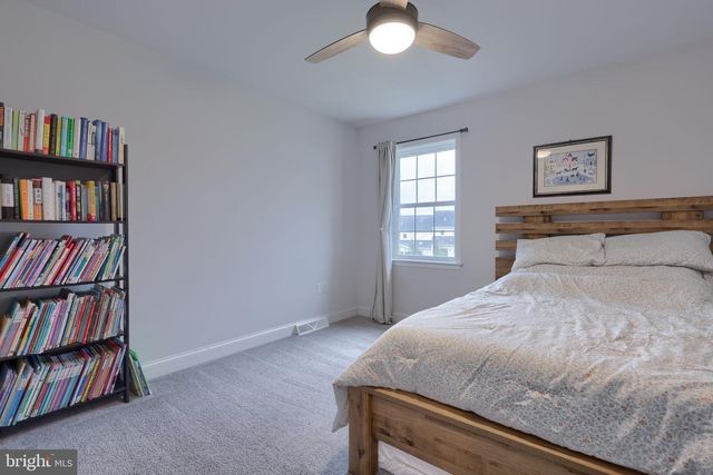 221 SAWGRASS DR, Millersville, PA 17551