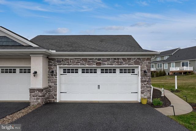 221 SAWGRASS DR, Millersville, PA 17551