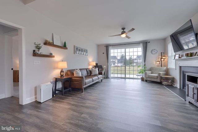 221 SAWGRASS DR, Millersville, PA 17551